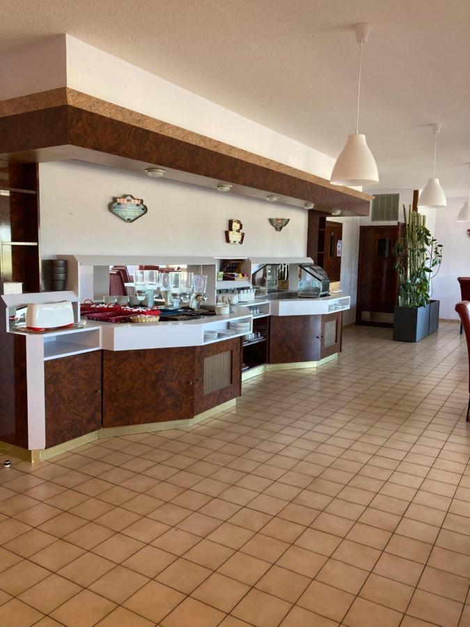 Brit Hotel Essentiel Moulins Avermes المظهر الخارجي الصورة