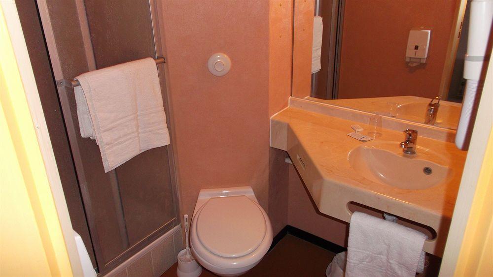 Brit Hotel Essentiel Moulins Avermes المظهر الخارجي الصورة